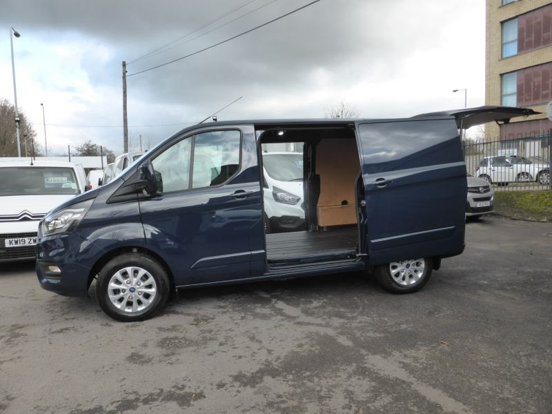 FORD TRANSIT CUSTOM 280 LIMITED L1 SWB IN BLUE WITH TWIN SIDE DOORS,TAILGATE,AIR CONDITIONING AND MORE - 2600 - 22