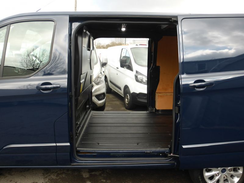 FORD TRANSIT CUSTOM 280 LIMITED L1 SWB IN BLUE WITH TWIN SIDE DOORS,TAILGATE,AIR CONDITIONING AND MORE - 2600 - 20