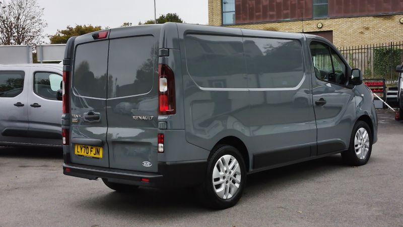 RENAULT TRAFIC SL28 SPORT ENERGY AUTOMATIC L1 SWB IN GREY,ONLY 43.000 MILES,SAT NAV,AIR CONDITIONING,REAR CAMERA,ALLOYS AND MORE - 2929 - 5