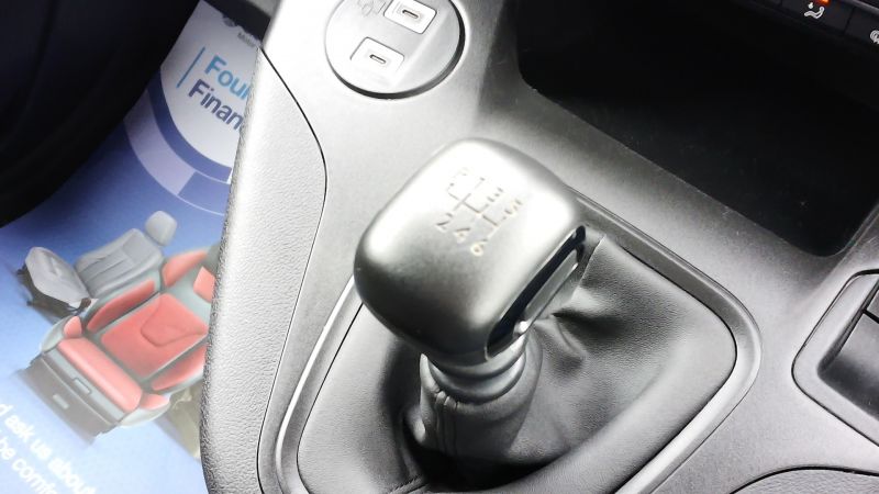 VAUXHALL COMBO 2300 PRIME L1 SWB ONLY 15.000 MILES,AIR CONDITIONING,PARKING SENSORS,6 SPEED AND MORE - 2937 - 20