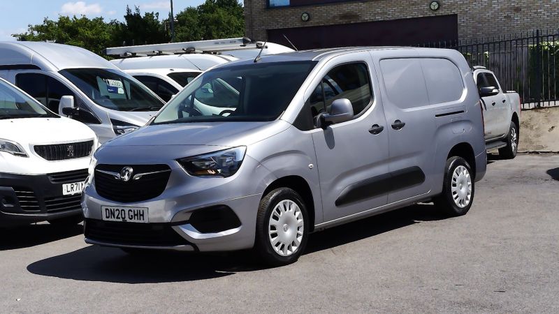 VAUXHALL COMBO 2300 SPORTIVE L2 LWB IN GREY/SILVER WITH ONLY 54.000 MILES,AIR CONDITIONING,PARKING SENSORS AND MORE - 2884 - 3