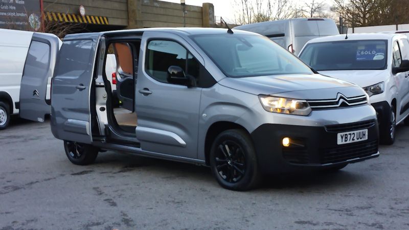 CITROEN BERLINGO 950 DRIVER PRO EDITION XL 8 SPEED AUTOMATIC,SAT NAV,REAR PARK ASSIST CAMERA,AIR CONDITIONING,DAB RADI AND MORE - 2968 - 2