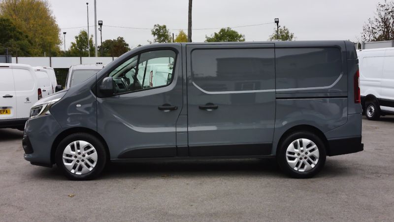RENAULT TRAFIC SL28 SPORT ENERGY AUTOMATIC L1 SWB IN GREY,ONLY 43.000 MILES,SAT NAV,AIR CONDITIONING,REAR CAMERA,ALLOYS AND MORE - 2929 - 8