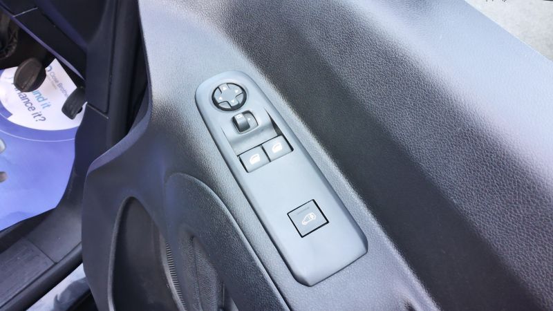 VAUXHALL COMBO 2300 SPORTIVE L1 SWB IN BLACK WITH AIR CONDITIONING,PARKING SENSORS,6 SPEED,3 SEATS AND MORE - 2974 - 19