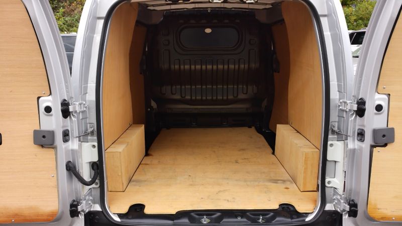 NISSAN E-NV200 TEKNA 40 KWH 109BHP IN SILVER ONLY 15.000 MILES,SAT NAV,AIR CONDITIONING,REAR CAMERA AND MORE - 2931 - 24