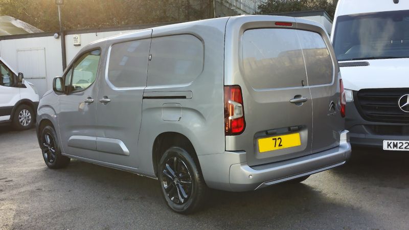 CITROEN BERLINGO 950 DRIVER PRO EDITION XL 8 SPEED AUTOMATIC,SAT NAV,REAR PARK ASSIST CAMERA,AIR CONDITIONING,DAB RADI AND MORE - 2968 - 3