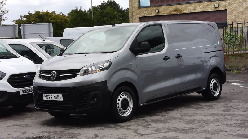 VAUXHALL VIVARO 2900 DYNAMIC L1 SWB IN GREY/SILVER WITH AIR CONDITIONING,PARKING SENSORS AND MORE - 2911 - 3
