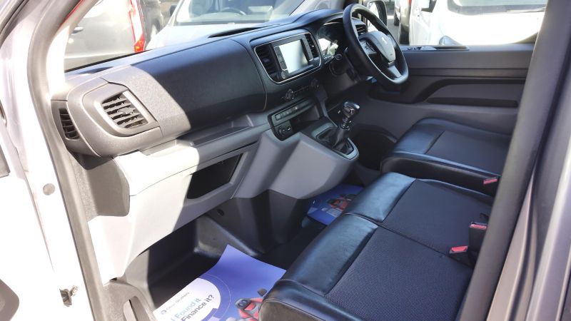 PEUGEOT EXPERT 2.0 BLUEHDI PROFESSIONAL L1 SWB IN GREY WITH SAT NAV,AIR CONDITIONING,PARKING SENSORS AND MORE - 2922 - 14
