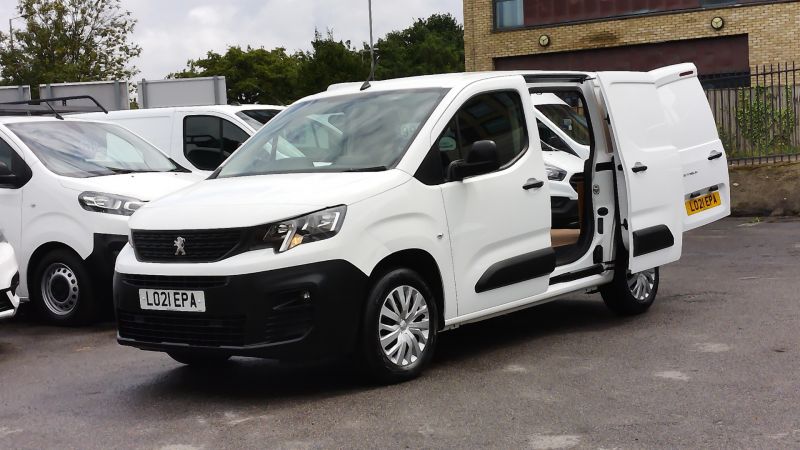 PEUGEOT PARTNER PROFESSIONAL L1 SWB WITH ONLY 37.000 MILES,AIR CONDITIONING,PARKING SENSORS AND MORE - 2892 - 1