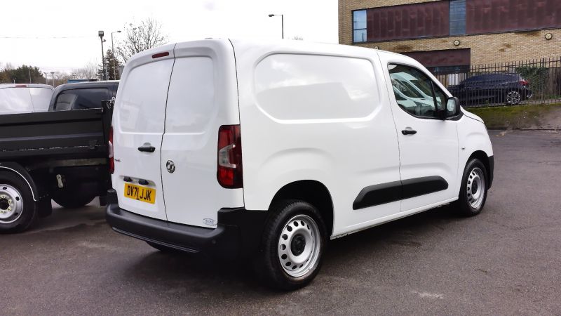 VAUXHALL COMBO 2300 DYNAMIC L1 SWB WITH ONLY 57.000 MILES,AIR CONDITIONING,PARKING SENSORS,CRUISE CONTROL AND MORE - 2975 - 6