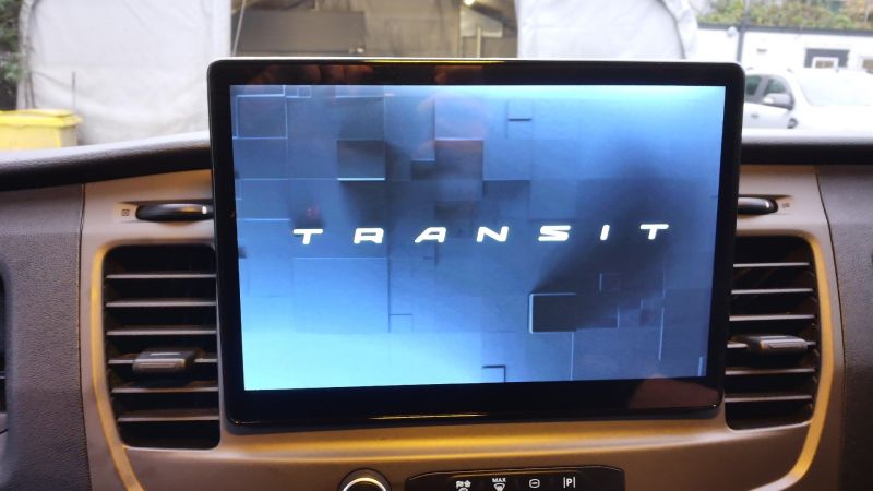 FORD TRANSIT 310 TREND LEADER L2 H2 MWB MEDIUM ROOF IN SILVER WITH AIR CONDITIONING,SYNC 4 MEDIA SYSTEM,PARKING SENSORS,CAR PLAY AND MORE - 2950 - 19