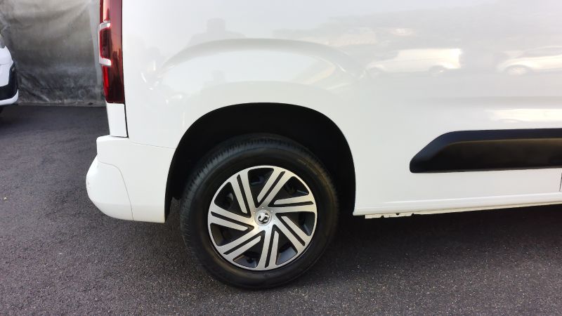 VAUXHALL COMBO 2300 SPORTIVE L1 SWB WITH AIR CONDITIONING,PARKING SENSORS,BLUETOOTH AND MORE - 2924 - 20