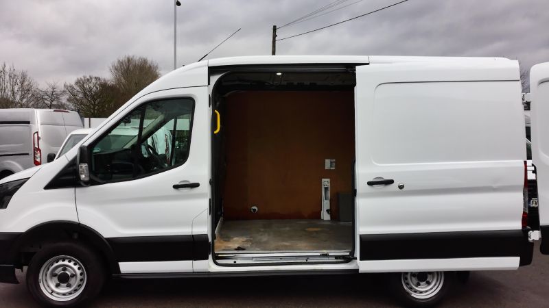 FORD TRANSIT 310 LEADER ECOBLUE L2H2 MWB MEDIUM ROOF WITH ONLY 57.000 MILES,SAT NAV,AIR CONDITIONING,HEATED SEATS AND MORE *** SOLD *** - 2963 - 21