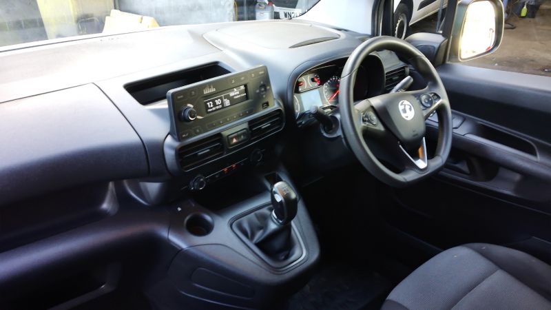 VAUXHALL COMBO 2300 SPORTIVE L2H1 LWB WITH AIR CONDITIONING,PARKING SENSORS,BLUETOOTH AND MORE - 2926 - 15