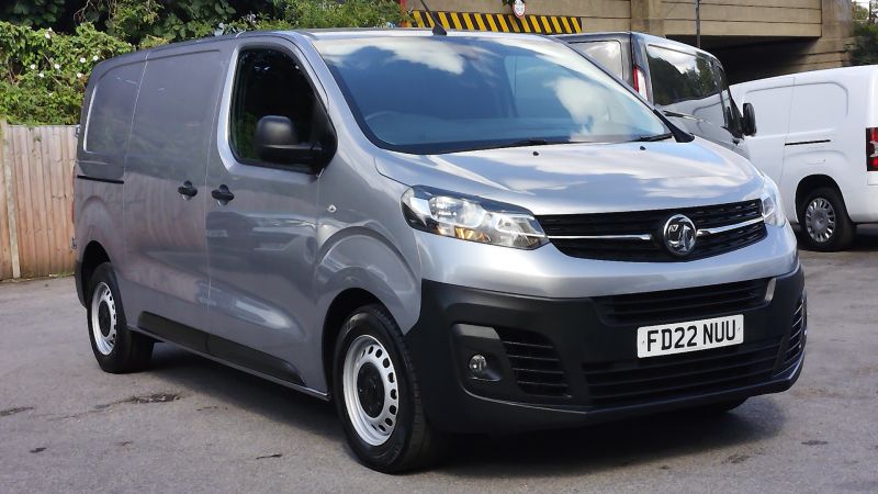 VAUXHALL VIVARO 2900 DYNAMIC L1 SWB IN GREY/SILVER WITH SAT NAV,AIR CONDITIONING,PARKING SENSORS AND MORE *** SOLD *** - 2911 - 24