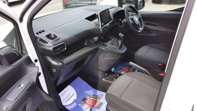 VAUXHALL COMBO 2300 SPORTIVE L1 SWB WITH AIR CONDITIONING,PARKING SENSORS,BLUETOOTH AND MORE - 2871 - 14