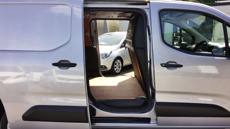 VAUXHALL COMBO 2300 SPORTIVE L2 LWB IN GREY/SILVER WITH ONLY 54.000 MILES,AIR CONDITIONING,PARKING SENSORS AND MORE - 2884 - 20
