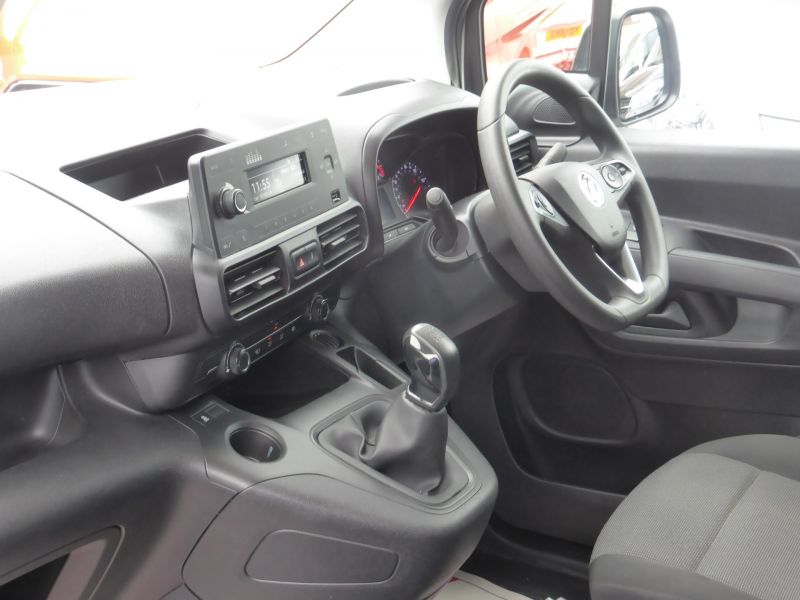 VAUXHALL COMBO 2300 SPORTIVE L2 LWB WITH ONLY 37.000 MILES,AIR CONDITIONING,PARKING SENSORS,BLUETOOTH AND MORE - 2887 - 8