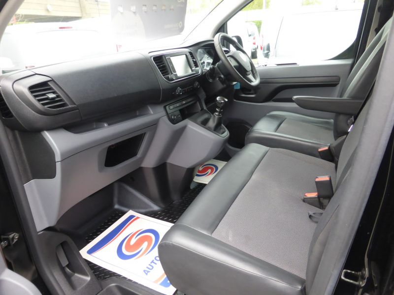 VAUXHALL VIVARO 2900 DYNAMIC L2H1 LWB IN BLACK WITH AIR CONDITIONING,PARKING SENSORS AND MORE - 2638 - 12