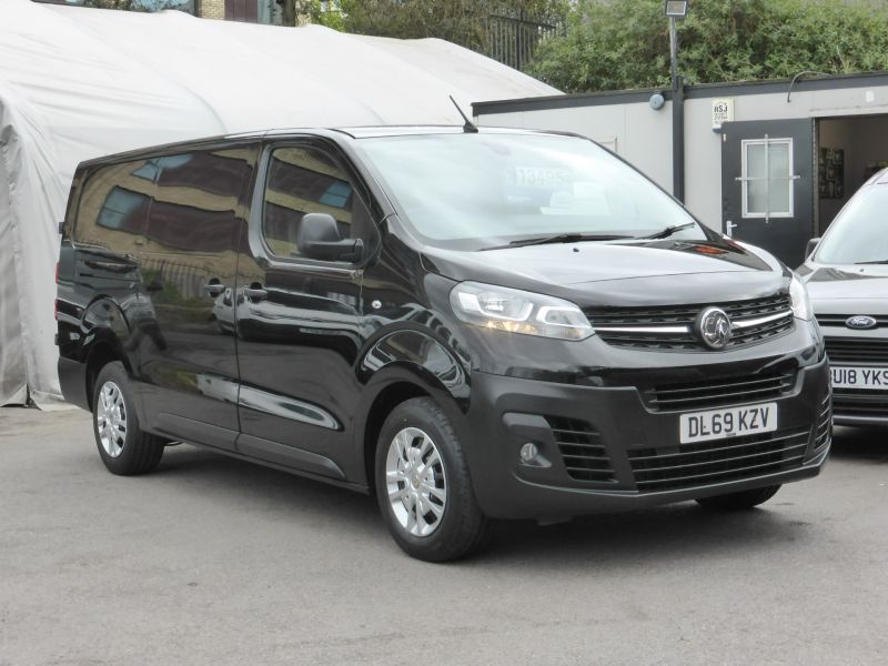 VAUXHALL VIVARO 2900 DYNAMIC L2H1 LWB IN BLACK WITH AIR CONDITIONING,PARKING SENSORS AND MORE - 2638 - 3