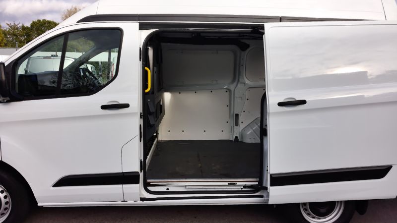 FORD TRANSIT CUSTOM 300 LEADER L1 H2 SWB HIGH ROOF WITH ONLY 53.000 MILES,AIR CONDITIONING,PARKING SENSORS,6 SPEED AND MORE - 2936 - 17