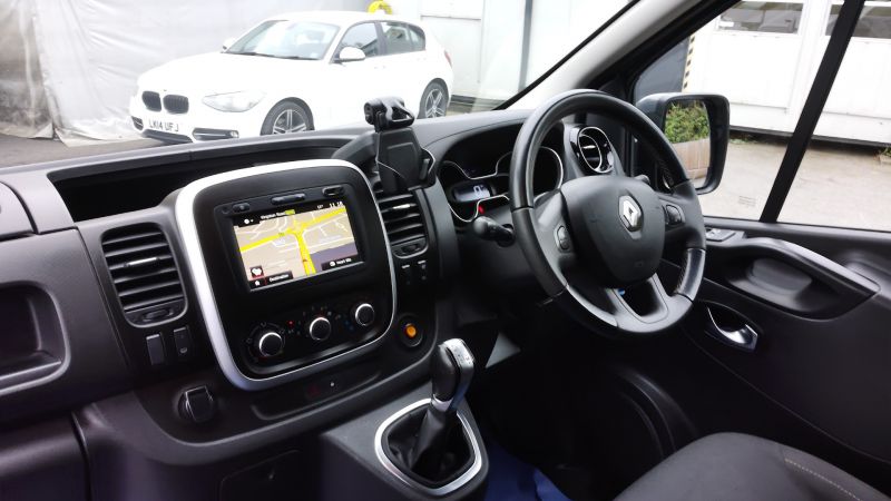 RENAULT TRAFIC SL28 SPORT ENERGY AUTOMATIC L1 SWB IN GREY,ONLY 43.000 MILES,SAT NAV,AIR CONDITIONING,REAR CAMERA,ALLOYS AND MORE - 2929 - 13
