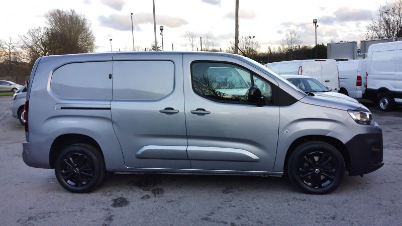 CITROEN BERLINGO 950 DRIVER PRO EDITION XL 8 SPEED AUTOMATIC,SAT NAV,REAR PARK ASSIST CAMERA,AIR CONDITIONING,DAB RADI AND MORE - 2968 - 10