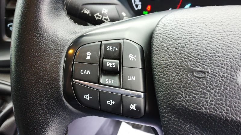 FORD TRANSIT 310 LEADER ECOBLUE L2H2 MWB MEDIUM ROOF WITH ONLY 57.000 MILES,SAT NAV,AIR CONDITIONING,HEATED SEATS AND MORE *** SOLD *** - 2963 - 17