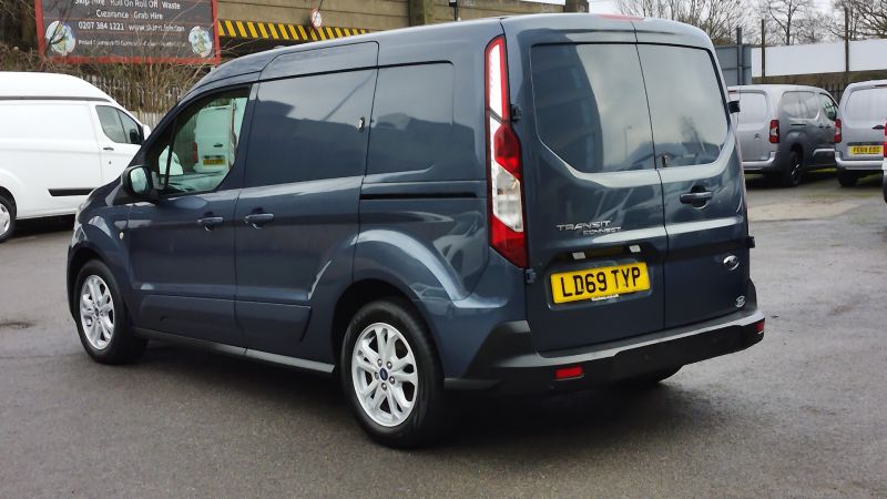 FORD TRANSIT CONNECT 200 LIMITED L1 SWB IN CHROME BLUE WITH ONLY 63.000 MILES,AIR CONDITIONING,FRONT+REAR PARKING SENSORS,ALLOY'S AND MORE - 2982 - 6