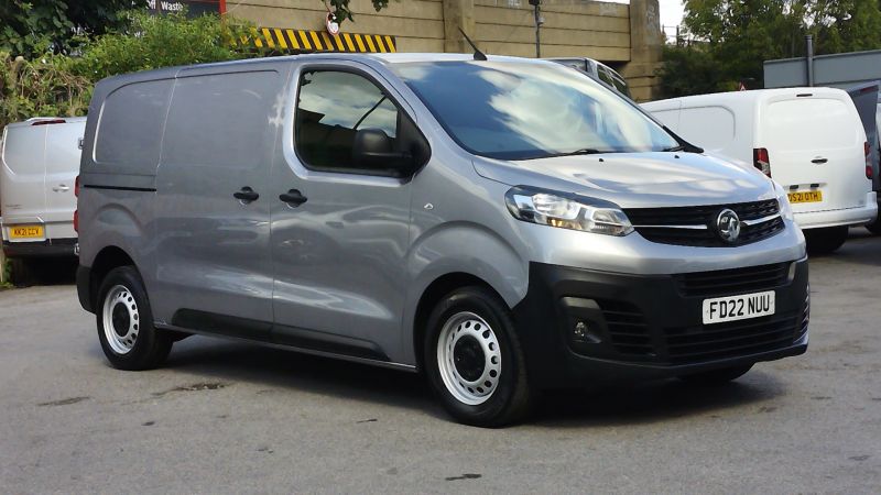VAUXHALL VIVARO 2900 DYNAMIC L1 SWB IN GREY/SILVER WITH SAT NAV,AIR CONDITIONING,PARKING SENSORS AND MORE *** SOLD *** - 2911 - 27