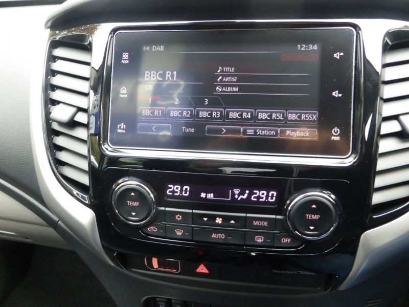 MITSUBISHI L200 2.4 DI-D 181 CHALLENGER DCB PICKUP  AUTOMATIC IN WHITE ,  ULEZ COMPLIANT , AIR CONDITIONING , LEATHER , JUST ARRIVED **** £19995 + VAT **** - 2534 - 18