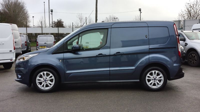 FORD TRANSIT CONNECT 200 LIMITED L1 SWB IN CHROME BLUE WITH ONLY 63.000 MILES,AIR CONDITIONING,FRONT+REAR PARKING SENSORS,ALLOY'S AND MORE - 2982 - 10