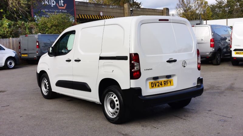 VAUXHALL COMBO 2300 PRIME L1 SWB ONLY 15.000 MILES,AIR CONDITIONING,PARKING SENSORS,6 SPEED AND MORE - 2937 - 4