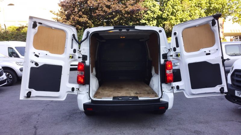 VAUXHALL VIVARO 3100 SPORTIVE L2H1 LWB AUTOMATIC WITH SAT NAV,AIR CONDITIONING,PARKING SENSORS AND MORE *** SOLD *** - 2925 - 11