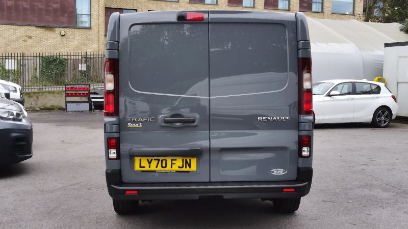 RENAULT TRAFIC SL28 SPORT ENERGY AUTOMATIC L1 SWB IN GREY,ONLY 43.000 MILES,SAT NAV,AIR CONDITIONING,REAR CAMERA,ALLOYS AND MORE - 2929 - 10