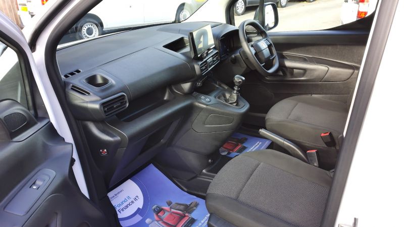 VAUXHALL COMBO 2300 PRIME L1 SWB ONLY 15.000 MILES,AIR CONDITIONING,PARKING SENSORS,6 SPEED AND MORE - 2937 - 13