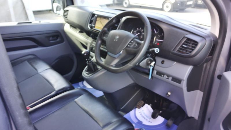 PEUGEOT EXPERT 2.0 BLUEHDI PROFESSIONAL L1 SWB IN GREY WITH SAT NAV,AIR CONDITIONING,PARKING SENSORS AND MORE - 2922 - 12