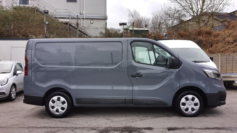 RENAULT TRAFIC SL28 BUSINESS PLUS 2.0 DCI 130 SWB IN URBAN GREY,ONLY 51.000 MILES,AIR CONDITIONING,PARKING SENSORS AND MORE - 2986 - 6