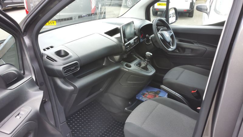 VAUXHALL COMBO 2300 DYNAMIC L2 LWB 100 IN DARK GREY WITH ONLY 41.000 MILES,SAT NAV,AIR CONDITIONING AND MORE *** SOLD *** - 2913 - 15