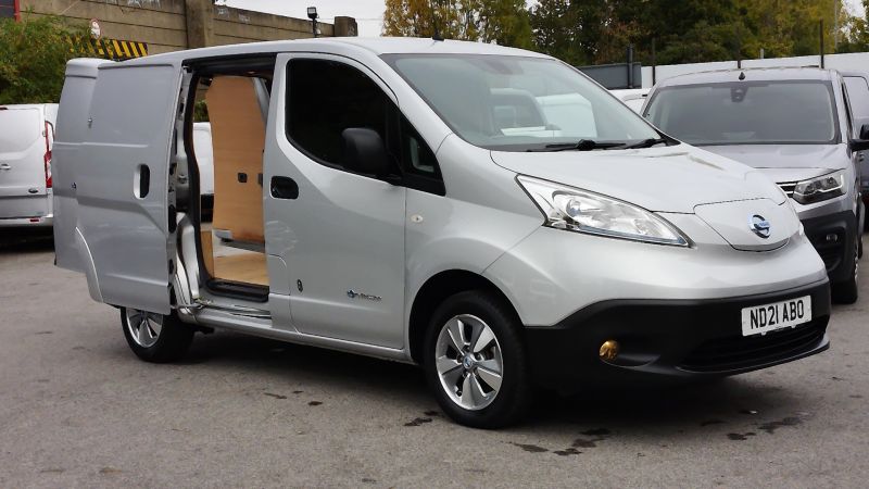 NISSAN E-NV200 TEKNA 40 KWH 109BHP IN SILVER ONLY 15.000 MILES,SAT NAV,AIR CONDITIONING,REAR CAMERA AND MORE - 2931 - 4