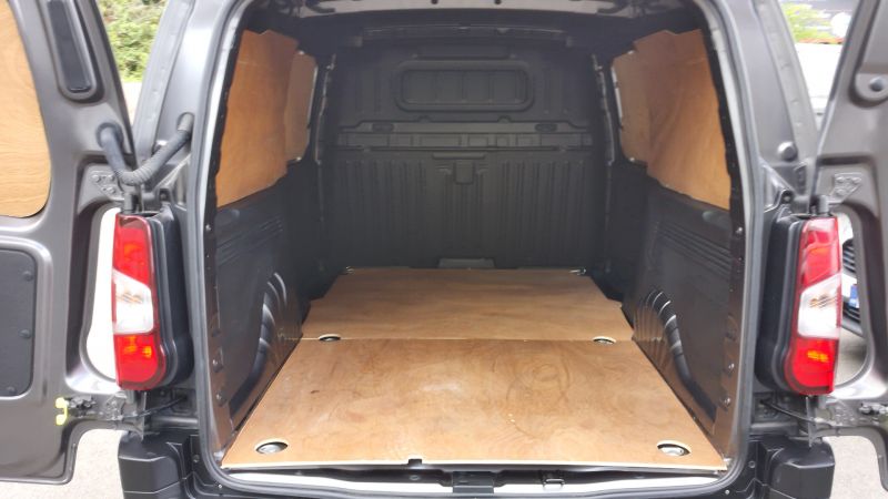 VAUXHALL COMBO 2300 DYNAMIC L2 LWB 100 IN DARK GREY WITH ONLY 41.000 MILES,SAT NAV,AIR CONDITIONING AND MORE *** SOLD *** - 2913 - 20