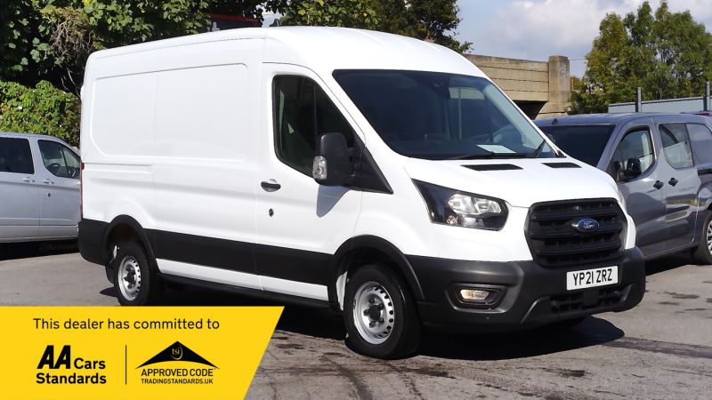 FORD TRANSIT 310 LEADER ECOBLUE L2H2 MWB MEDIUM ROOF WITH ONLY 61.000 MILES,SAT NAV,AIR CONDITIONING,HEATED SEATS AND MORE - 2923 - 1