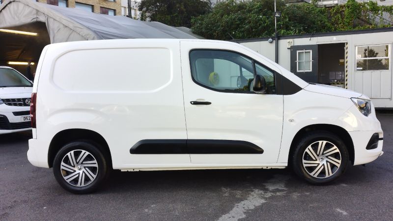 VAUXHALL COMBO 2300 SPORTIVE L1 SWB WITH AIR CONDITIONING,PARKING SENSORS,BLUETOOTH AND MORE - 2924 - 9