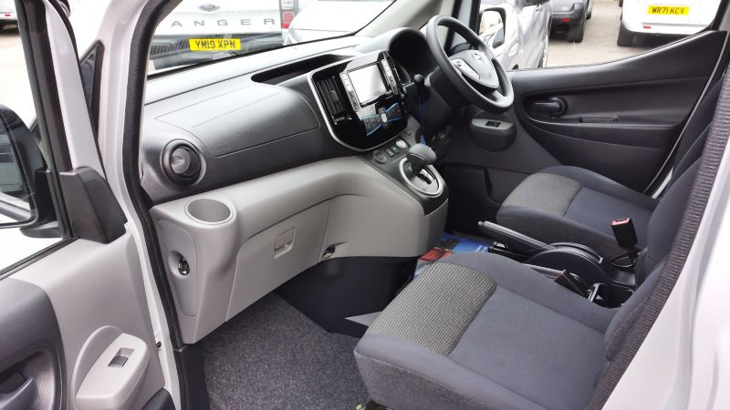 NISSAN E-NV200 TEKNA 40 KWH 109BHP IN SILVER ONLY 15.000 MILES,SAT NAV,AIR CONDITIONING,REAR CAMERA AND MORE - 2931 - 15