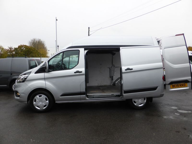 FORD TRANSIT CUSTOM 320 TREND AUTOMATIC L1 H2 SWB HIGH ROOF WITH SAT NAV,AIR CONDITIONING,PARKING SENSORS AND MORE - 2529 - 24
