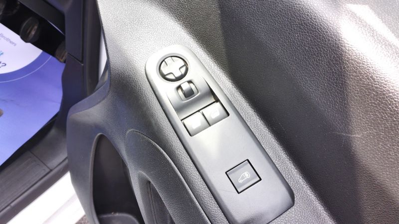 VAUXHALL COMBO 2300 SPORTIVE L1 SWB WITH AIR CONDITIONING,PARKING SENSORS,BLUETOOTH AND MORE - 2871 - 15