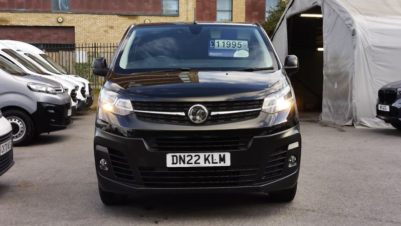 VAUXHALL VIVARO F2900 DYNAMIC L1 SWB IN BLACK WITH AIR CONDITIONING,PARKING SENSORS,CRUISE CONTROL AND MORE - 2938 - 3