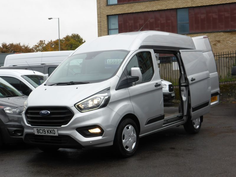 FORD TRANSIT CUSTOM 320 TREND AUTOMATIC L1 H2 SWB HIGH ROOF WITH SAT NAV,AIR CONDITIONING,PARKING SENSORS AND MORE - 2529 - 2