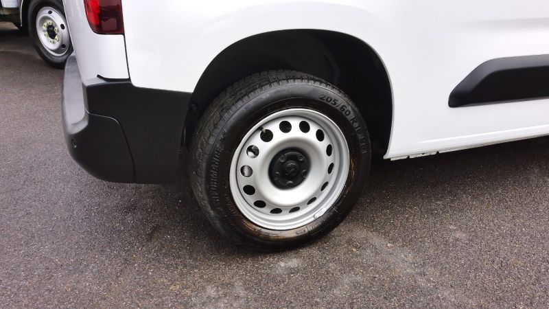 VAUXHALL COMBO 2300 DYNAMIC L1 SWB WITH ONLY 57.000 MILES,AIR CONDITIONING,PARKING SENSORS,CRUISE CONTROL AND MORE - 2975 - 20