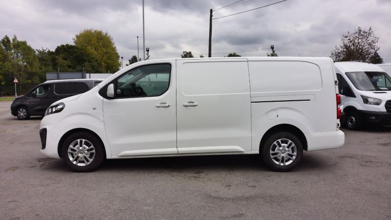 VAUXHALL VIVARO 3100 SPORTIVE L2H1 LWB AUTOMATIC WITH SAT NAV,AIR CONDITIONING,PARKING SENSORS AND MORE - 2925 - 3